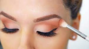 Apply eyeshadow like a pro with these simple tips!